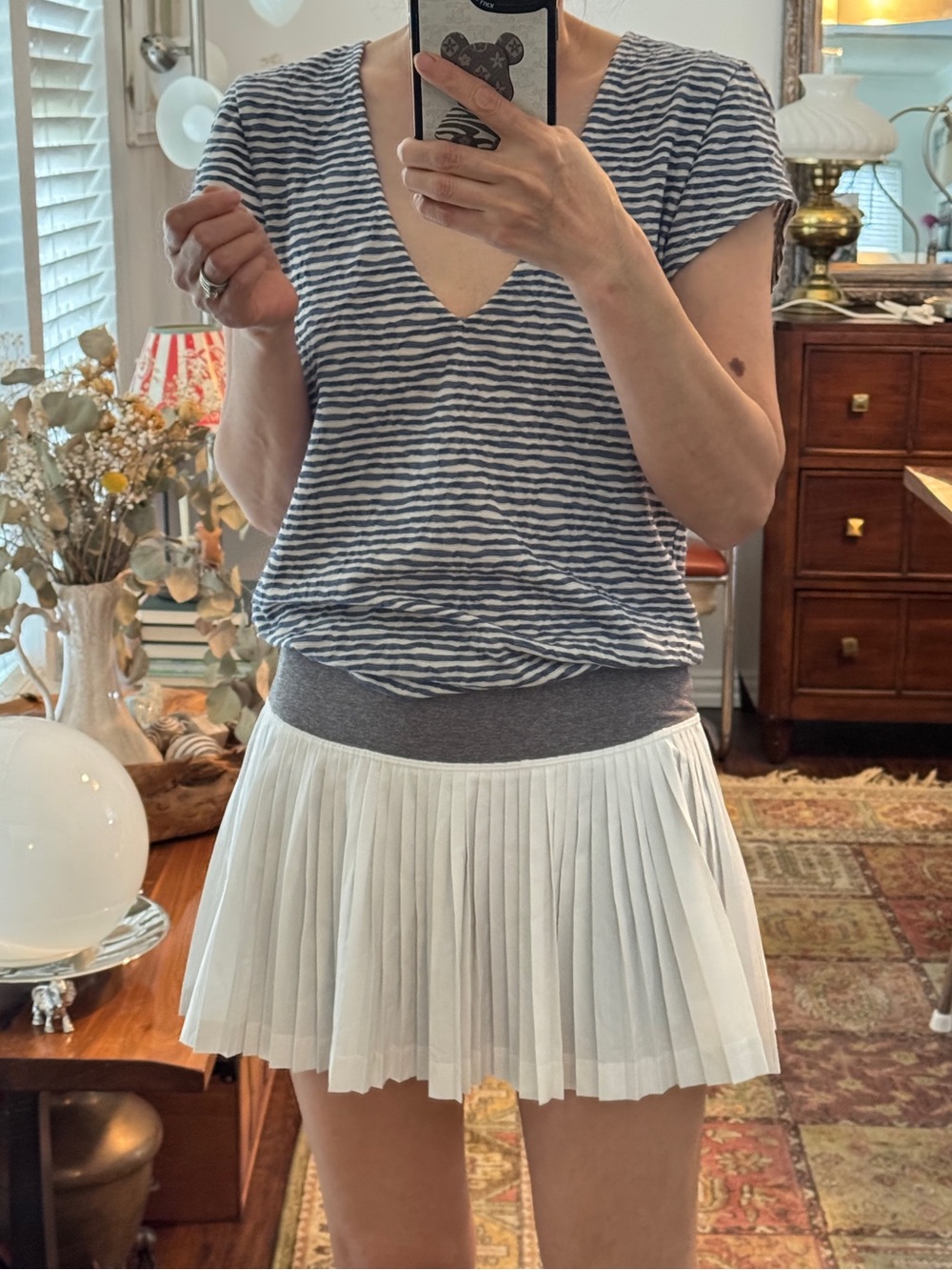 lululemon athletica White Pleated Mini Skirt with Gray Waistband Size 4